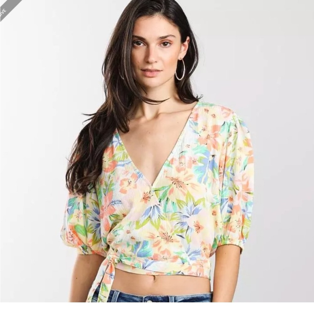 🆕 NWT Billabong “Too Cute”  Floral Crop Top Full Short Sleeves - Size M